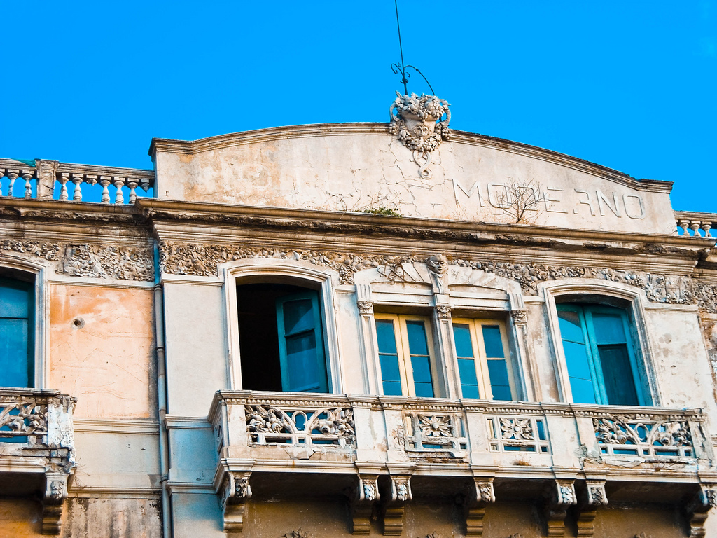 Tra Scilla e Cariddi